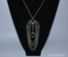 歐美風尚新寵 解密黑貓眼毛衣鏈的三年爆火之旅